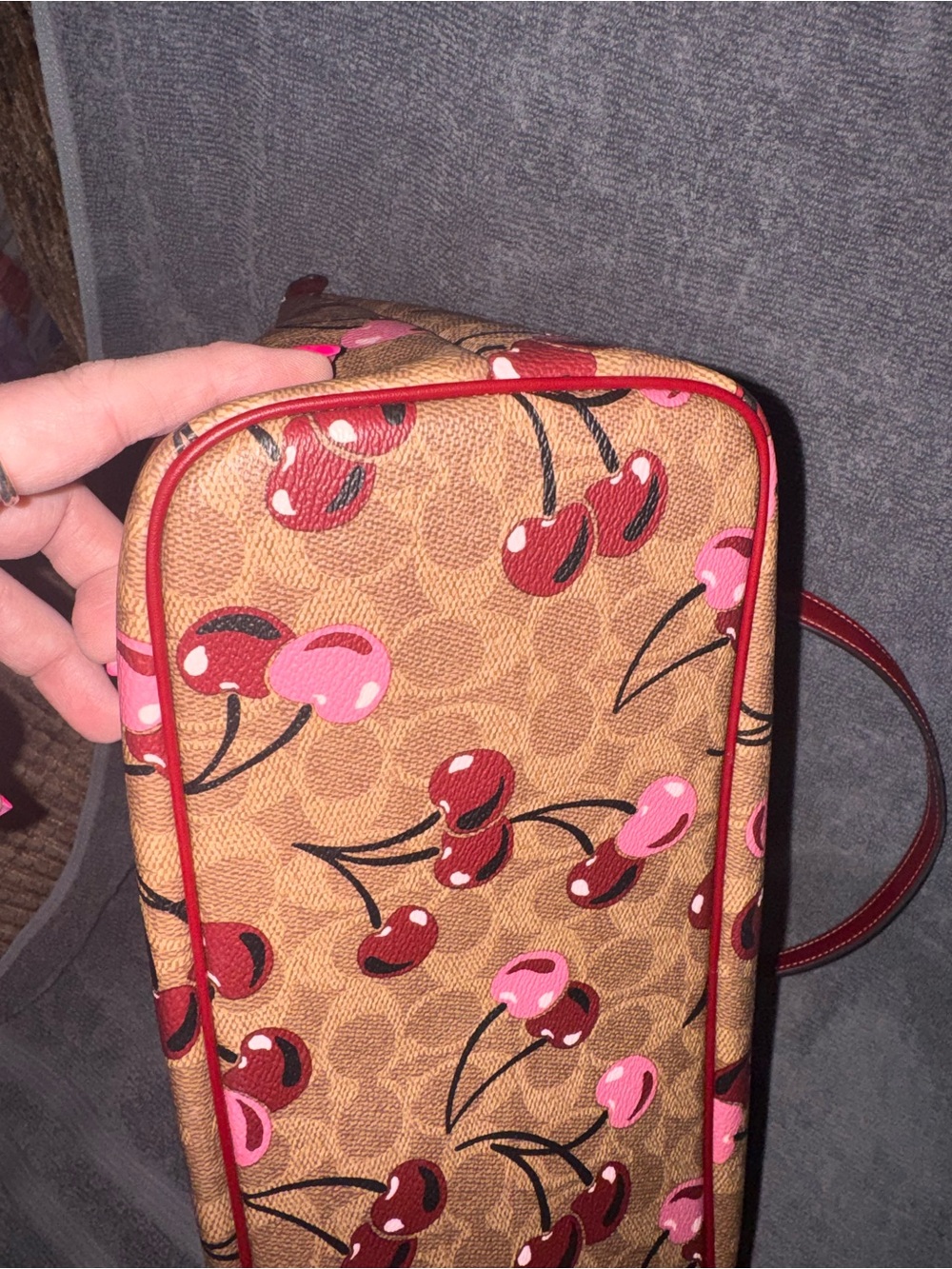 Coach Gallery Tote brown signature canvas with cherry print - Picture 8 of 12